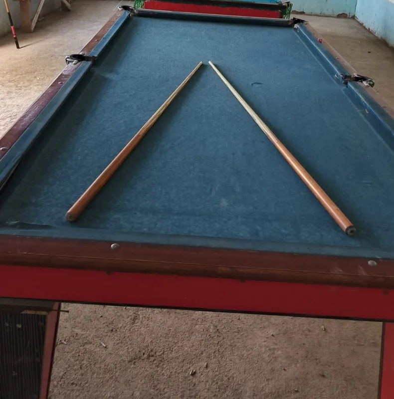 Bilyard stoʼl kiylari bilan , komplekt 1