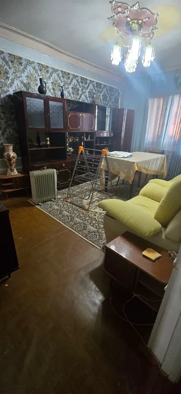 продам чиланзар 5.  трёх комнатная.  балкон 2*6