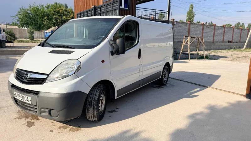 Opel Vivaro gruzovoy dizel 2014 1