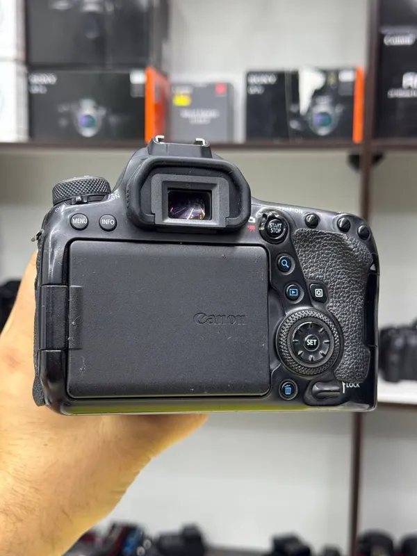 Canon 6D mark 2. 24 ga 105 2 chi pakalina obyektivi bilan birgalikda 3 Canon 6D mark 2. 24 ga 105 2 chi pakalina obyektivi bilan birgalikda 3