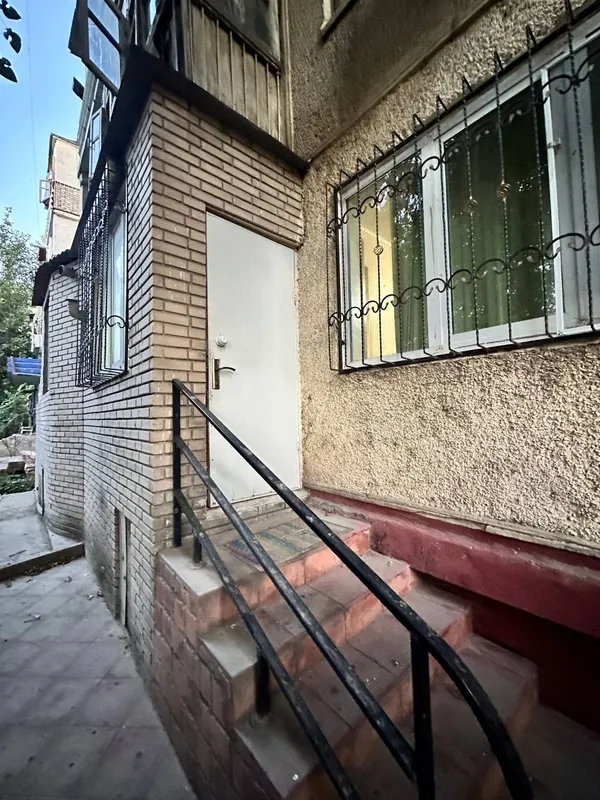 Аренда,центральная аптека,1 этаж,2 ком 7