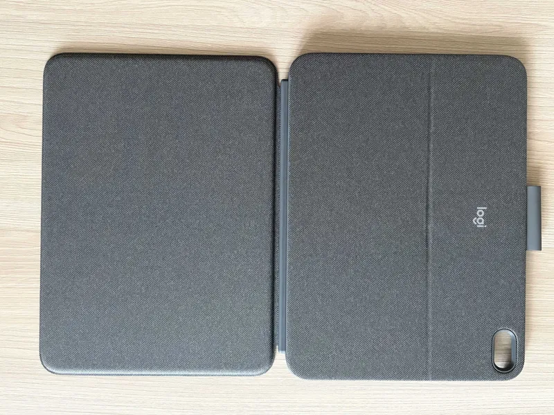 Чехол-клавиатура Logitech Combo Touch для iPad Air 11" — фото 2