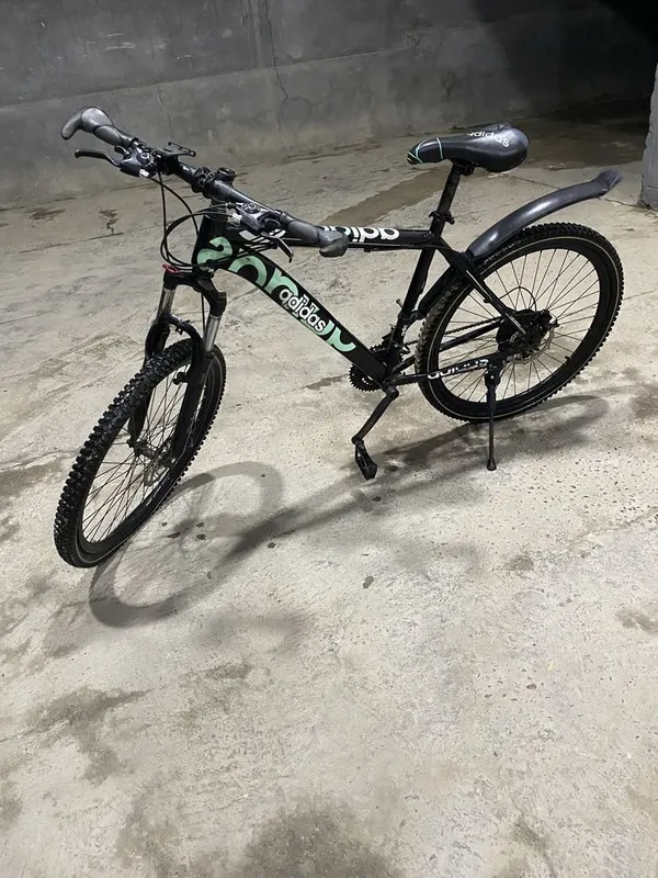 Velosiped adidas 26 pedal bn oldi kamera qoyish kere faqat