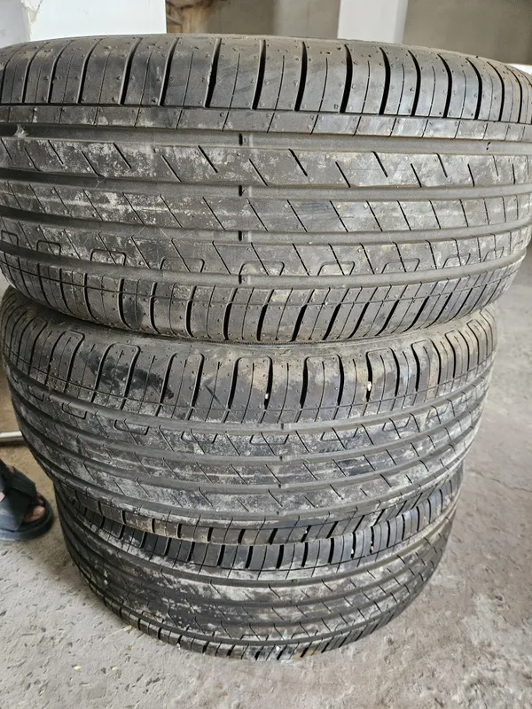 Goodyear balloni 215/55 R17 2 Goodyear balloni 215/55 R17 2