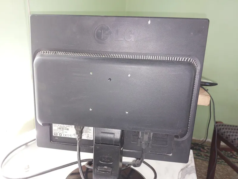 Monitor lg 17 kvadrat 3