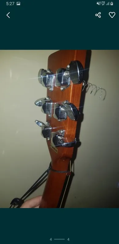 Gitara shoshilinch sotiladi 4 Gitara shoshilinch sotiladi 4