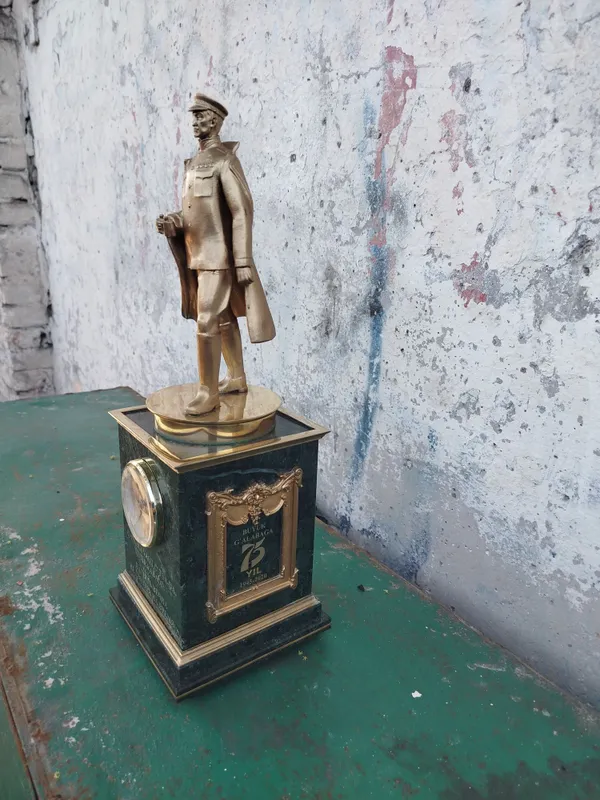 Продам статуэтку Часы — фото 1