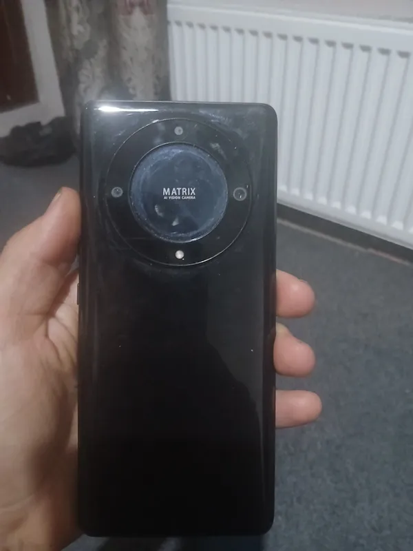Honor X9a 4/128 — отличный телефон, есть дефект на экране 6