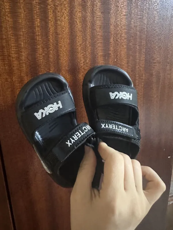 Bolalar oyoq kiyimi