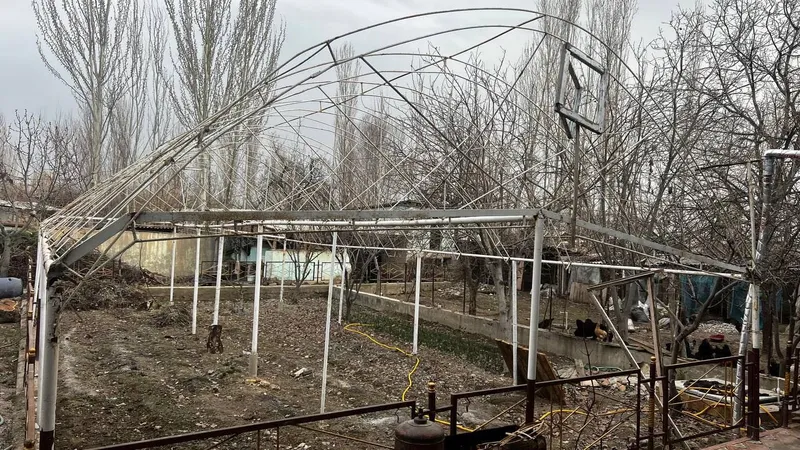 Арматура ва трубалар (волона) сотилади, российский
