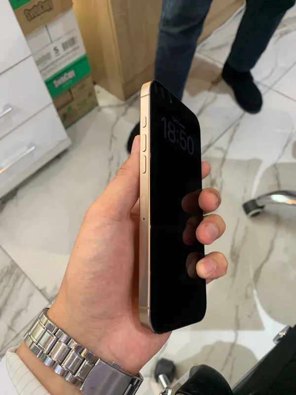 IPhone 16 Pro Max 4