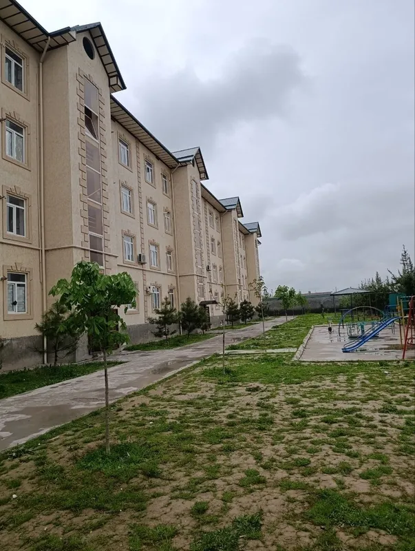 3 xonaliy dom sotiladi