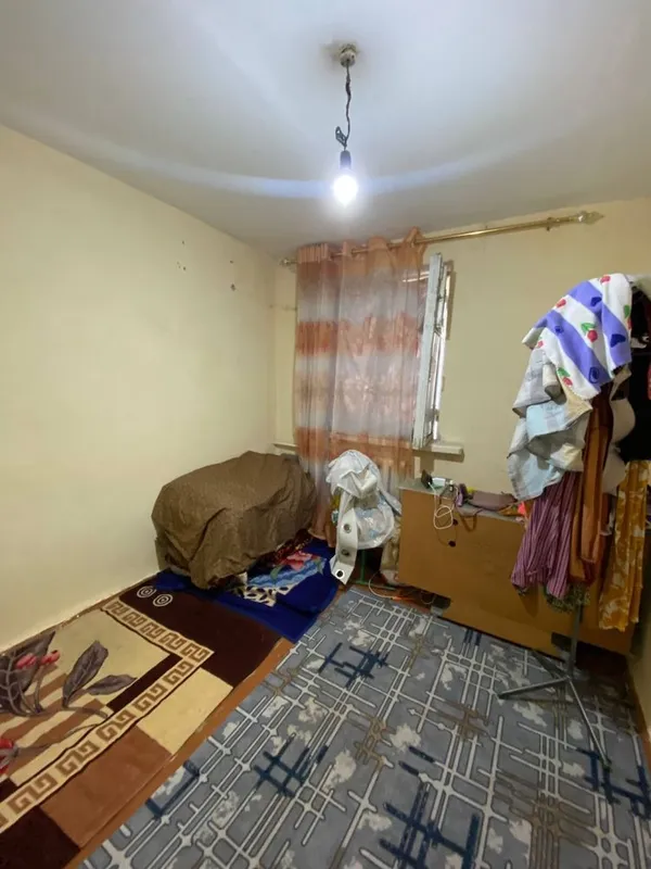 Урган. Шарк дукон ёнида 1 хоналик квартира срочно сотилади. Нархи 150м 2