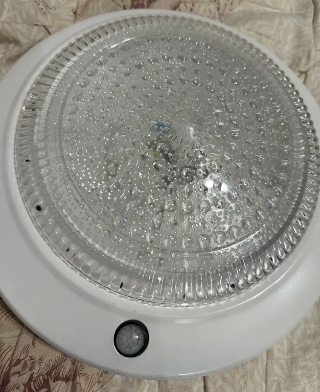 Продаю LED-светильники с датчиком движения 8