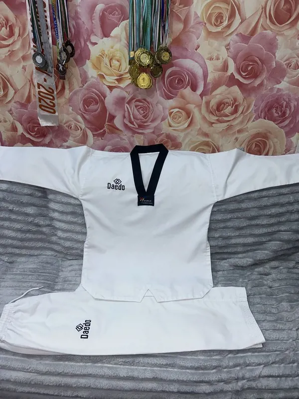 форма и щитки для Taekwondo Wtf 1