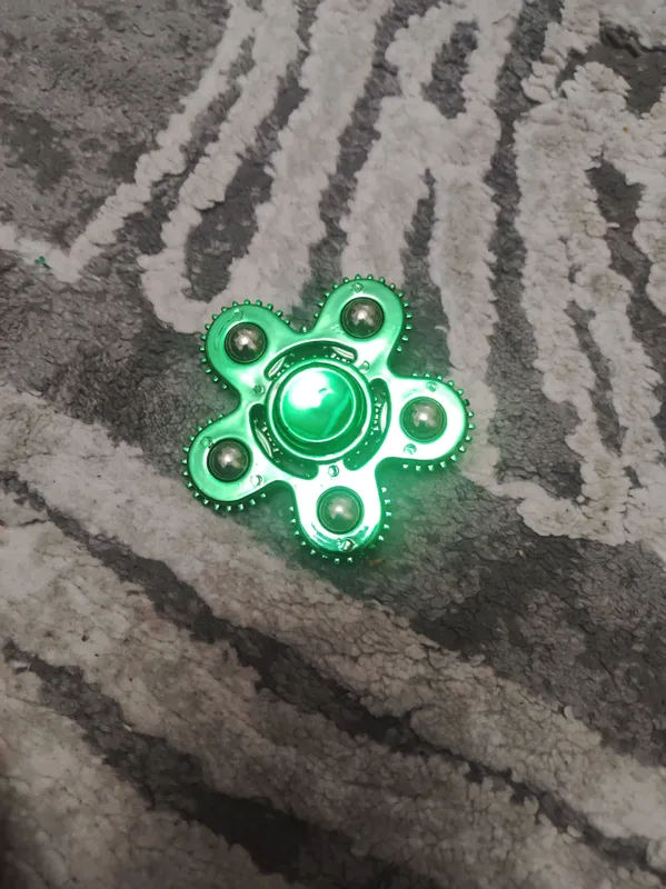 spinder yashil rangda juda tez