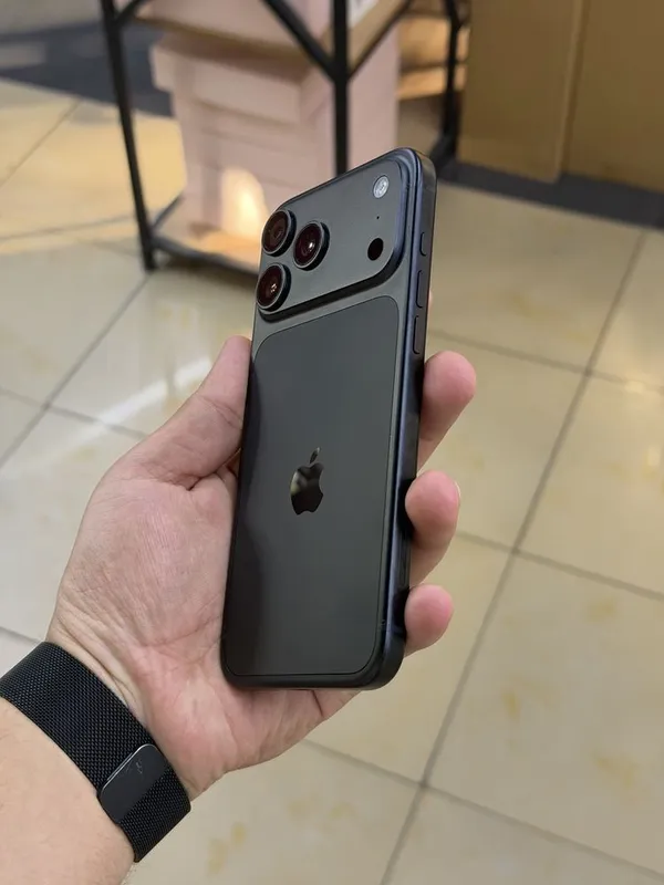 Iphone 17 pro max black limited edition srochno — фото 1