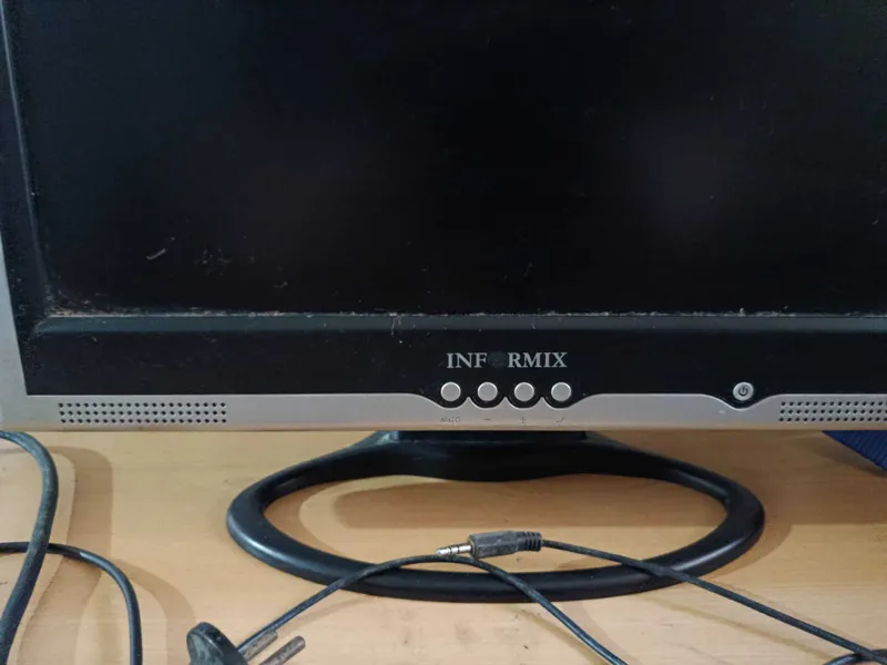 17-дюймовый LCD монитор Informix (в рабочем состоянии) — фото 1