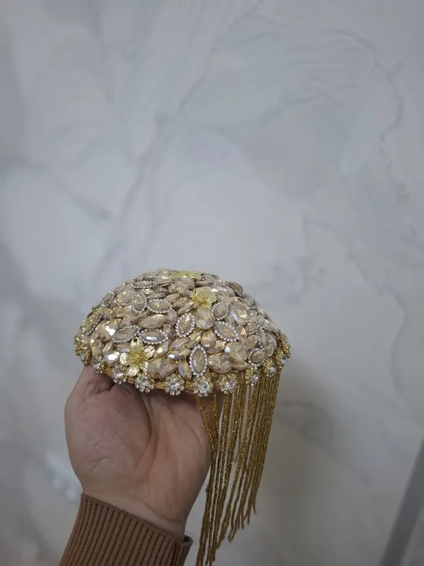 Жулен, Диадема, Карона, Абадок