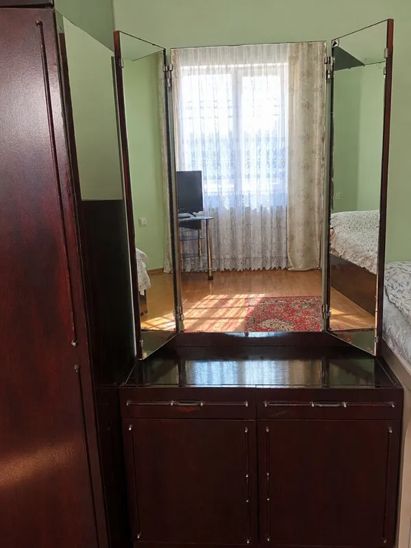2 ta karavot, 2 ta tumba, kiyim shkafi va ko‘zgu 3