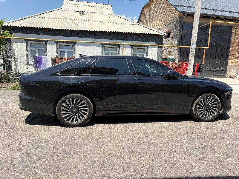 Hyundai Grandeur 2026 Full Black Piano 5 Hyundai Grandeur 2026 Full Black Piano 5