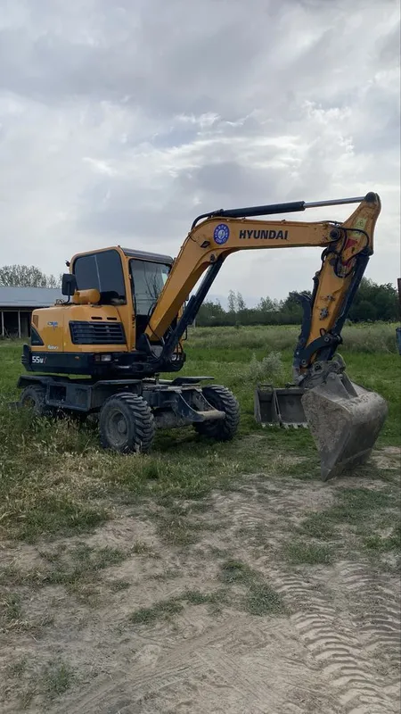 Hyundai 55w sotiladi