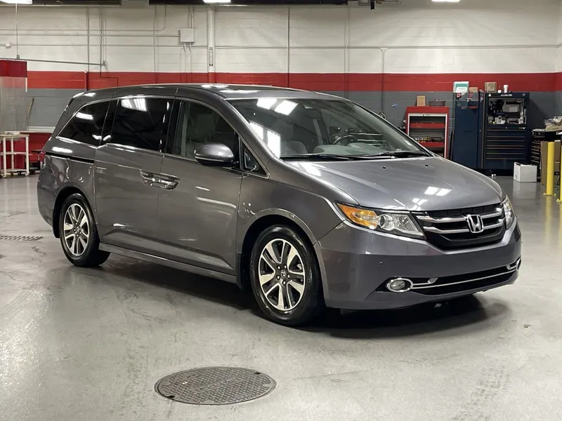 Honda Odyssey Touring (North America) Full позиция