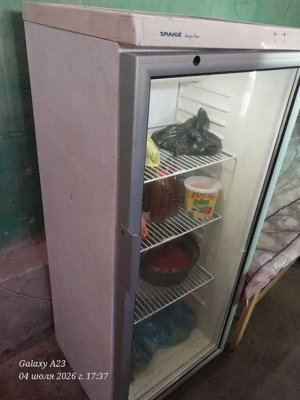 продаётся витринный холодильник 3
