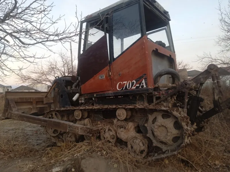 Yutu S 702_A traktori sotiladi