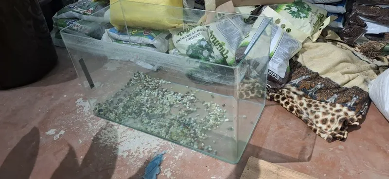Akvarium sotiladi 1