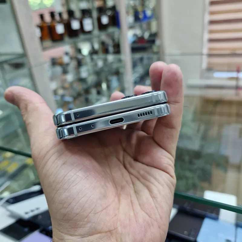 Samsung Flip5 1 Samsung Flip5 1