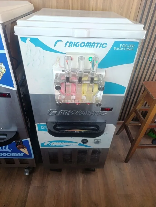 Frezer aparat sotiladi xolati zor 2024 bor