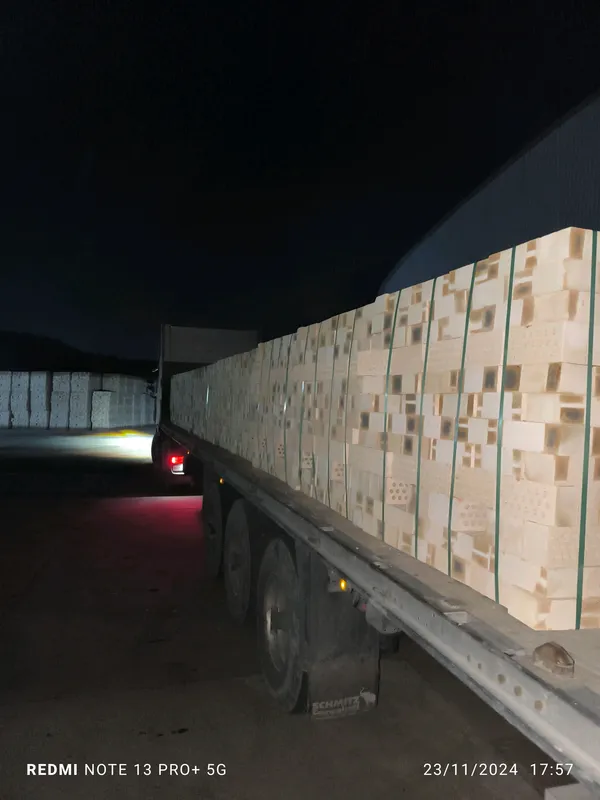 Продаётся кирпич, цена 1260 сум, есть доставка 4 Продаётся кирпич, цена 1260 сум, есть доставка 4