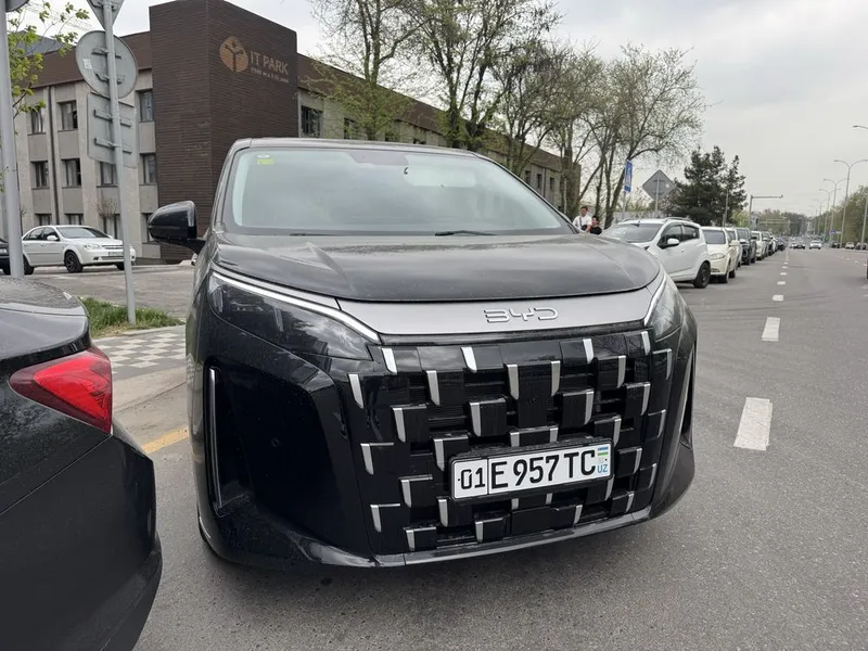 Новый BYD M9 2026