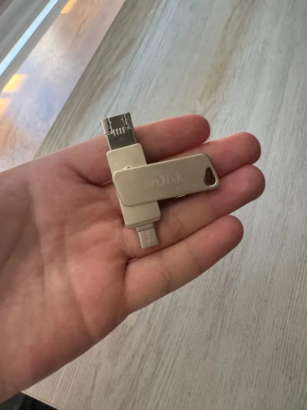 Fleshka San disk 512 GB 3
