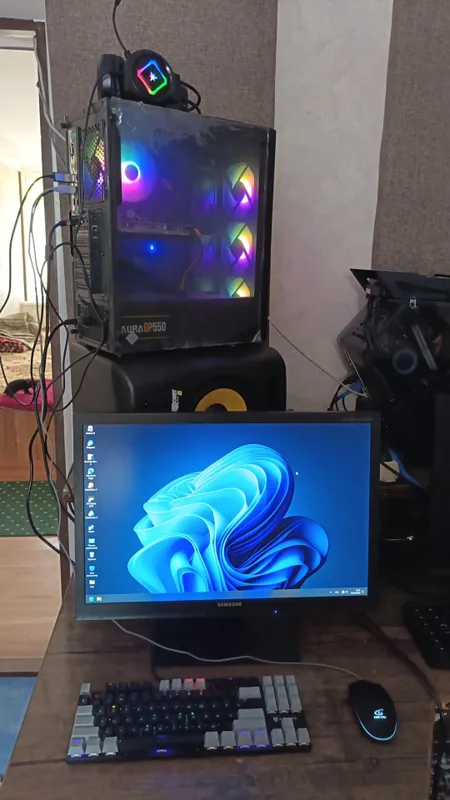 i3 10100F 3.60 GHz Rx 580 8Gb RAM 16Gb