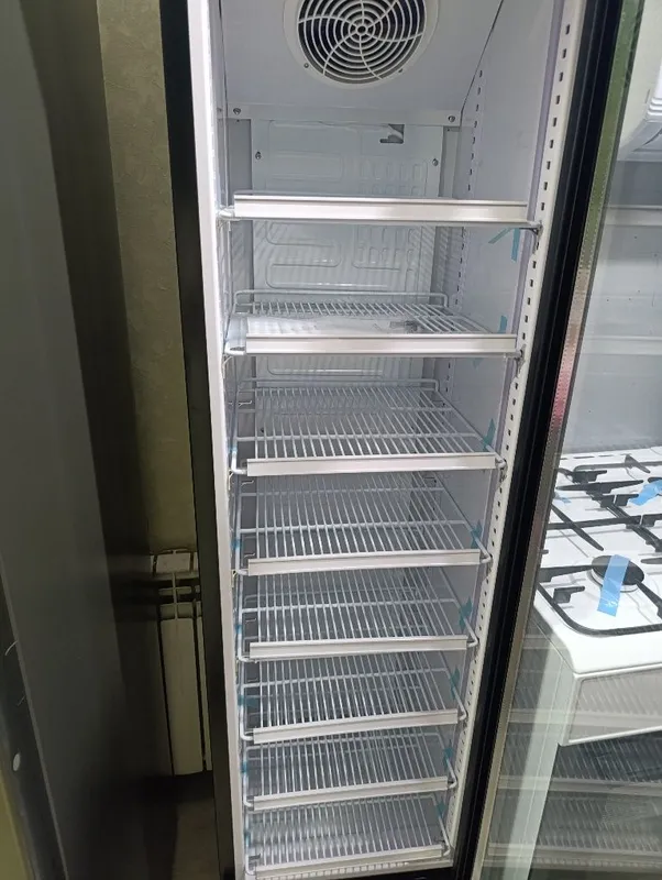 Черный витринный холодильник AIWA SC145B (145 л) — Стильный магнит для 4