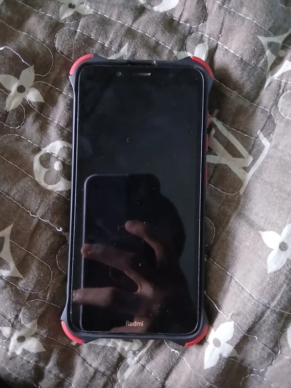 Redmi A7 sotiladi 32 /4 gb xor ishlaydi qotmaydi