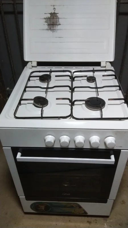 Продаются газовая плита Artel и кухонная вытяжка 1 Продаются газовая плита Artel и кухонная вытяжка 1