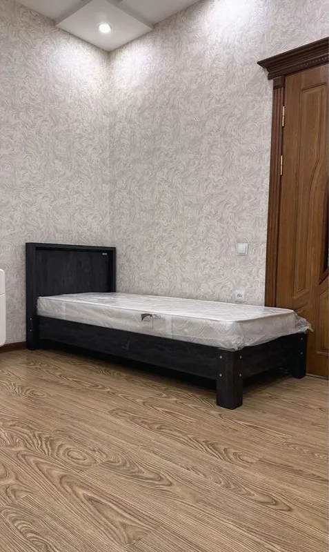 Bir kishilik krovat Aiko, ortopedik matras bilan 3