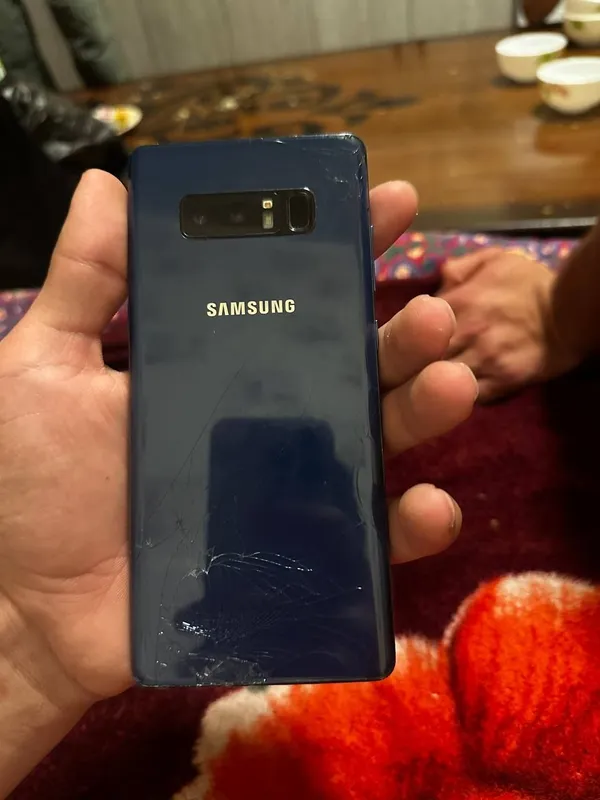 samsung not 8   6/64 sotiladi narxi 800ming