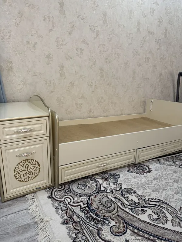 Кровать детская с комодом 1
