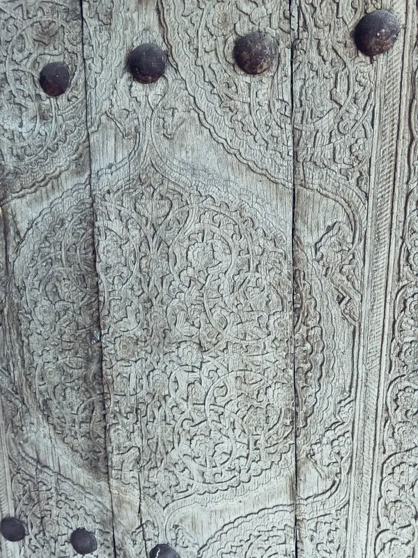 300 yildan koʻproq saqlanib kelayotgan eshik — фото 1