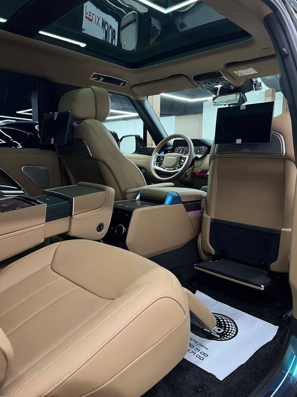 Range Rover Autobiography (Long) 6 Range Rover Autobiography (Long) 6