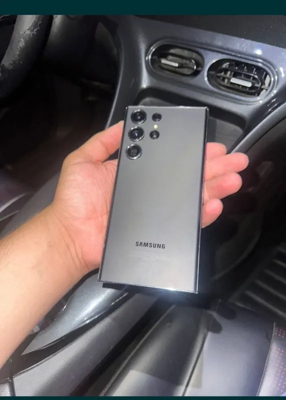 Samsung S23 Ultra продаётся 12/256 2