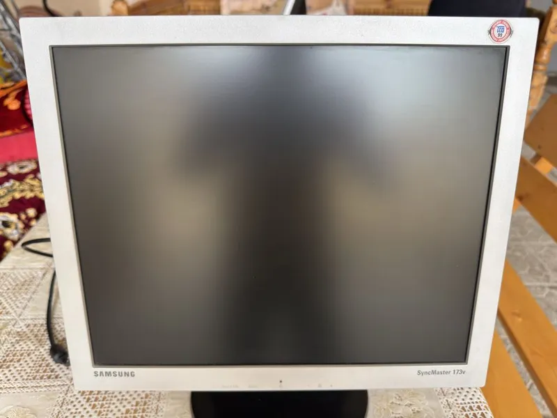 Samsung SyncMaster 173V (полный код: GY17CSSS/MYA). 1