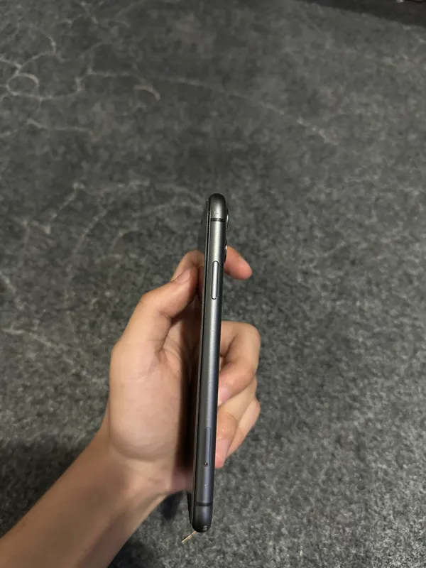 iPhone 11 3