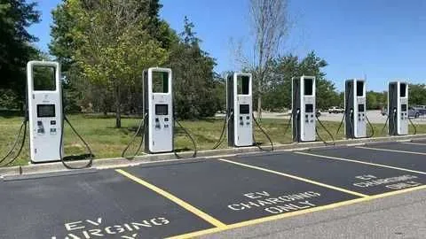 AC-chargers. Elektr car uchun zamonaviy zaryatlash stansiyasi AC-chargers. Elektr car uchun zamonaviy zaryatlash stansiyasi