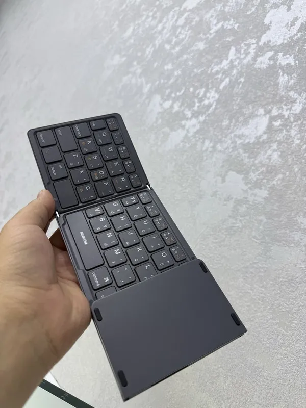 Green lion Bluetooth Keyboard — фото 1