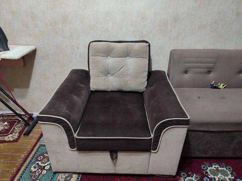 Срочно! Продается раздвижной диван уголок и кресло — фото 1